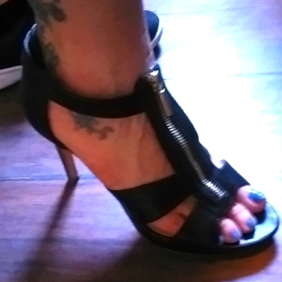 Black zip front heel - Picture 8 of 10